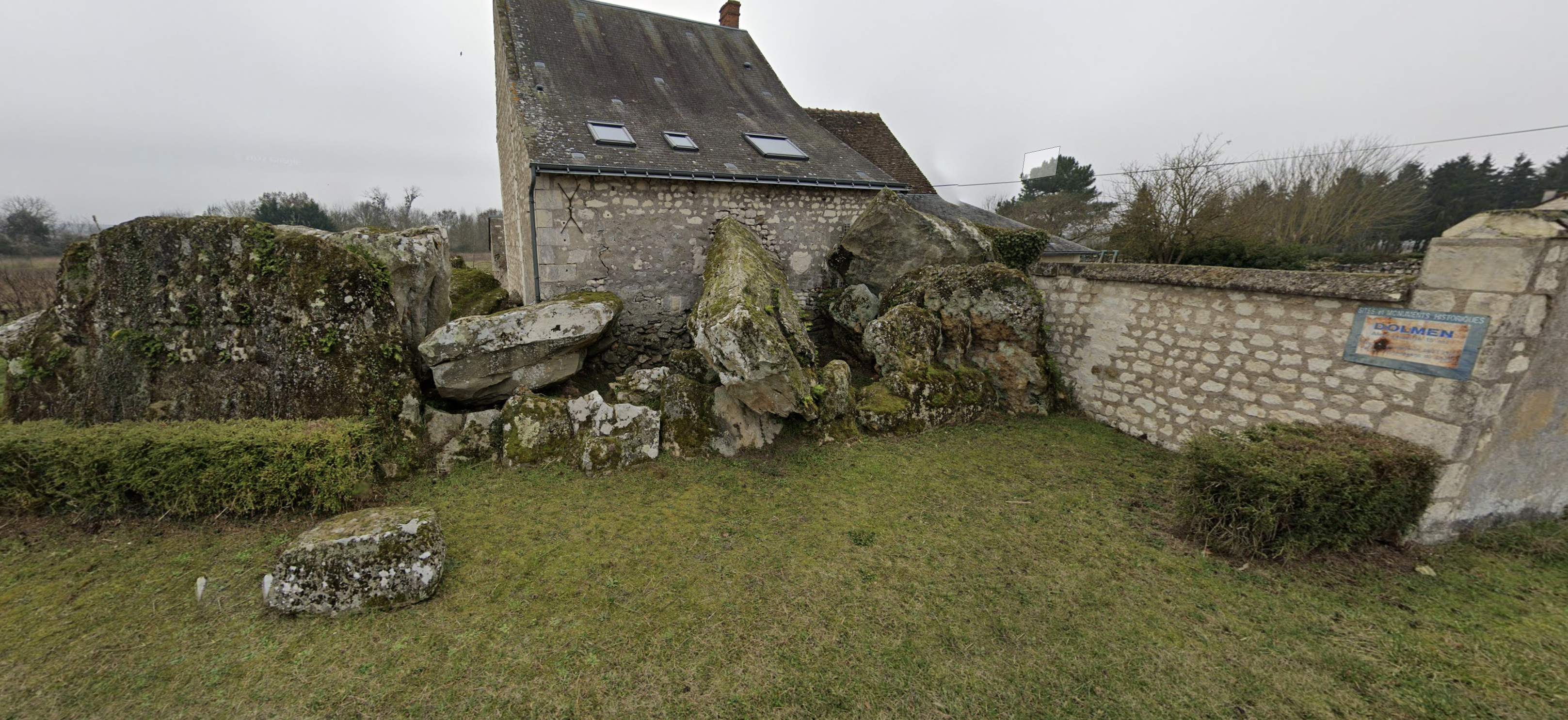 dolmen-de-cravant-google